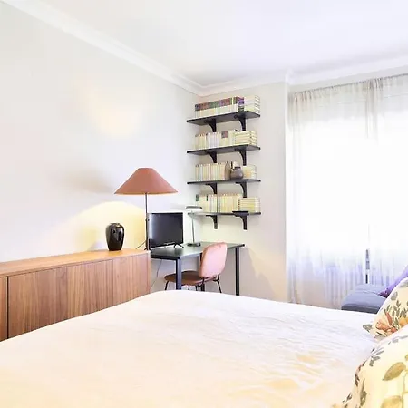 El Patio Del Barrio Del Oeste