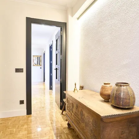 El Patio Del Barrio Del Oeste * Salamanca