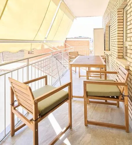 El Patio Del Barrio Del Oeste * Salamanca